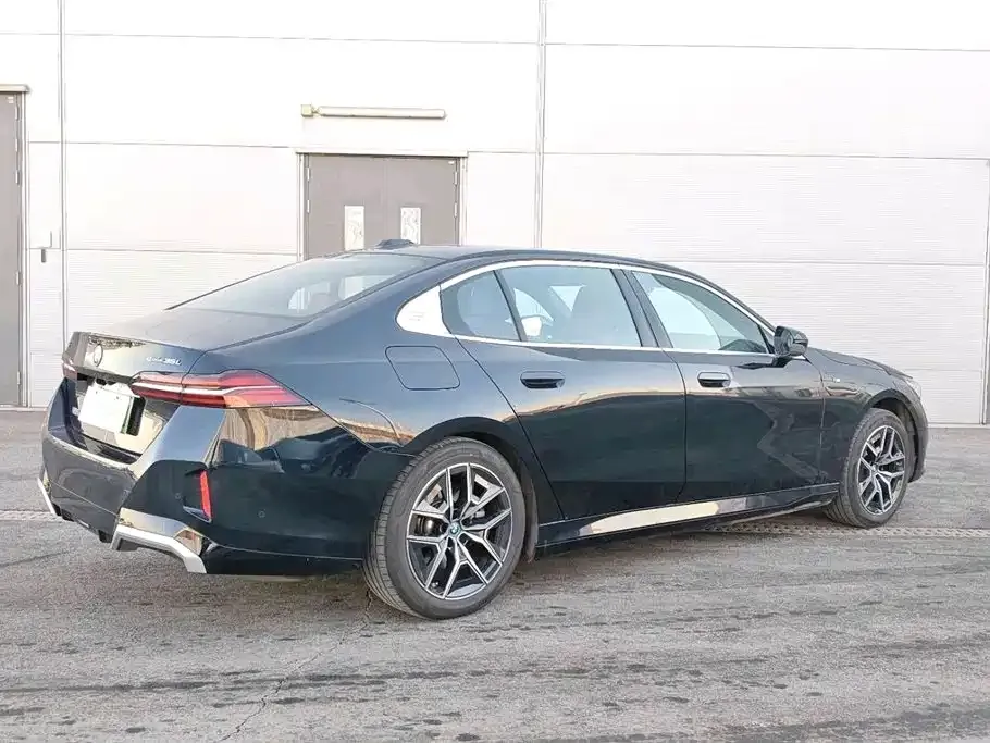 BMW i5 — фото 2