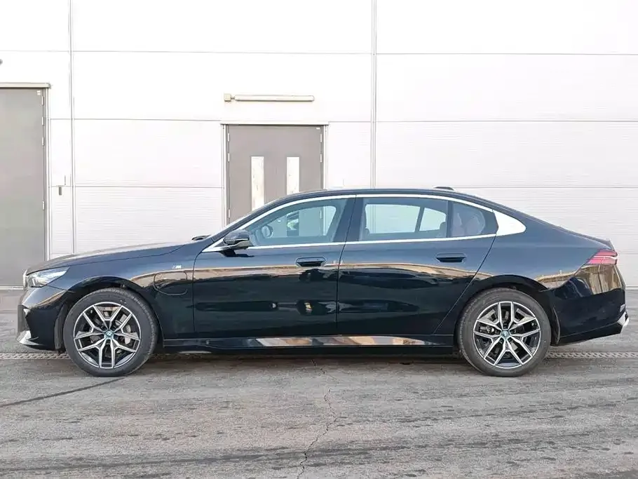 BMW i5 — фото 8