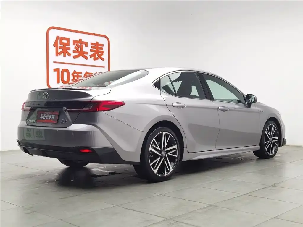 Toyota Camry — фото 5