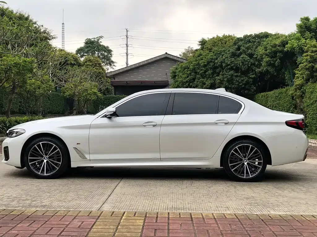 BMW 5 Series — фото 9