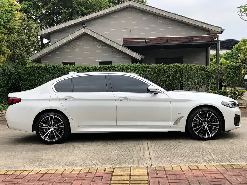 BMW 5 Series — фото 4