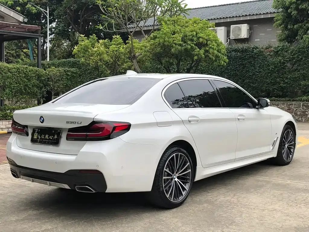 BMW 5 Series — фото 6