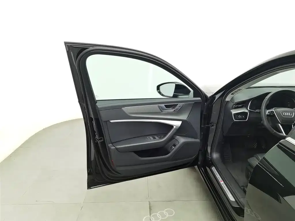 Audi A6L 2023 из CN, фото 4