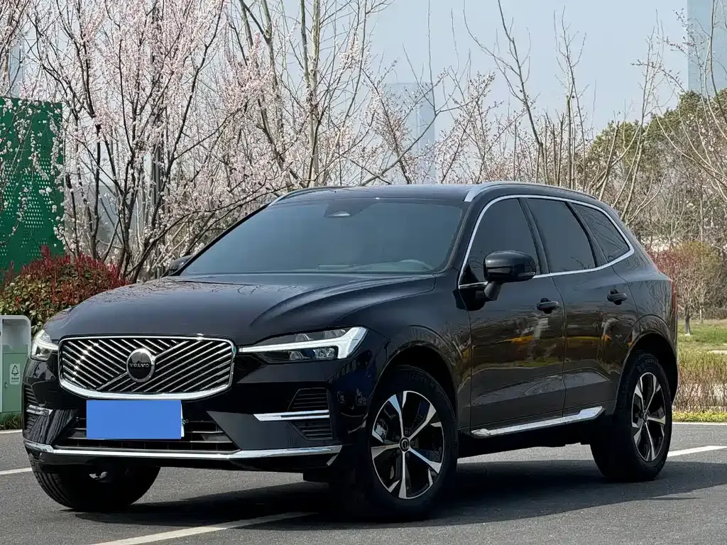 Volvo XC60 — фото 1