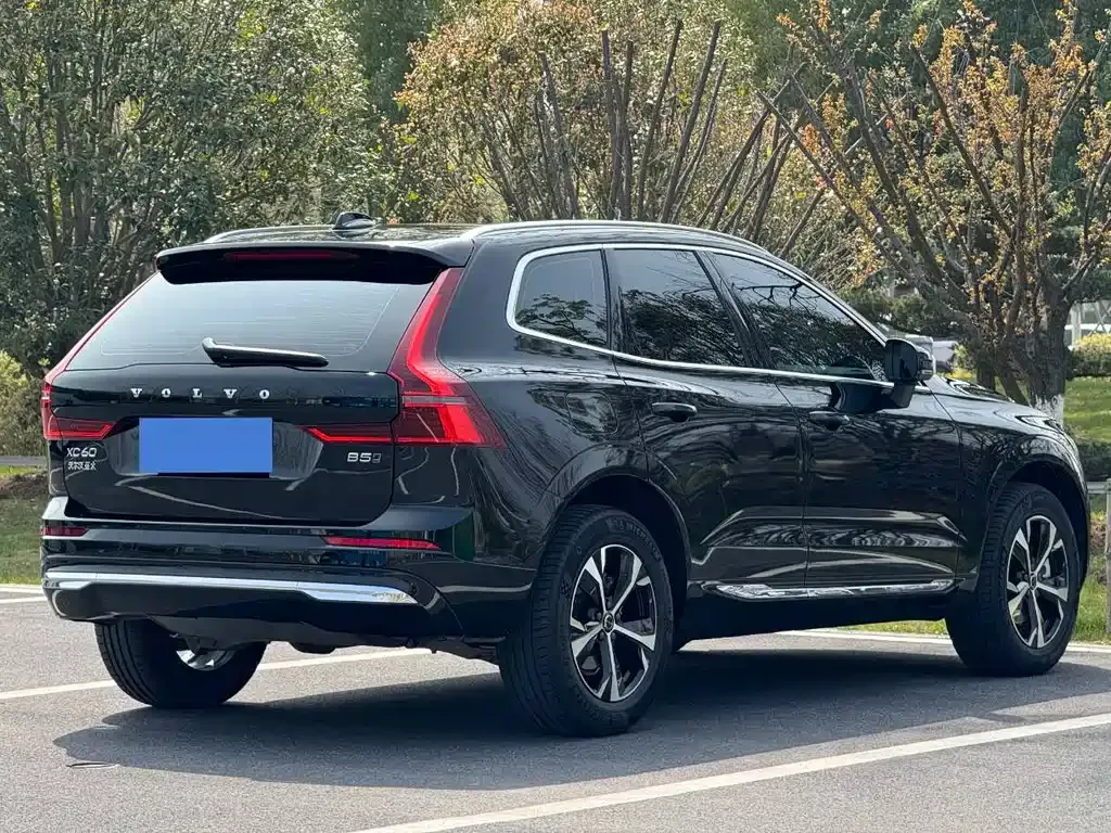 Volvo XC60 — фото 5