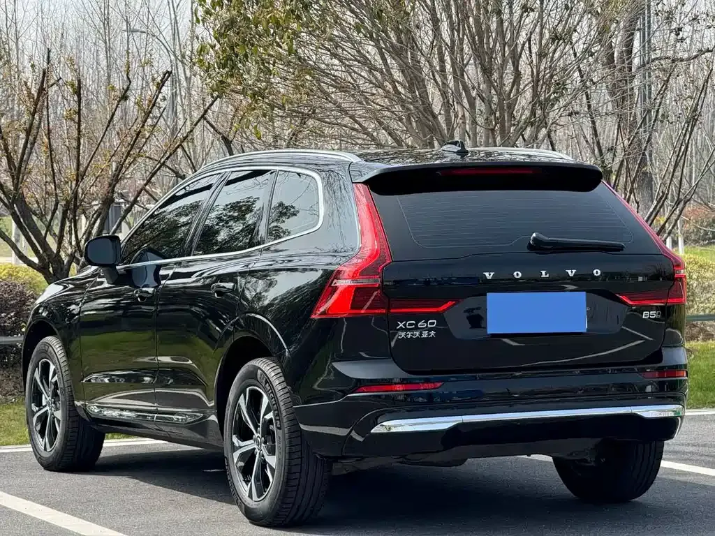 Volvo XC60 — фото 7