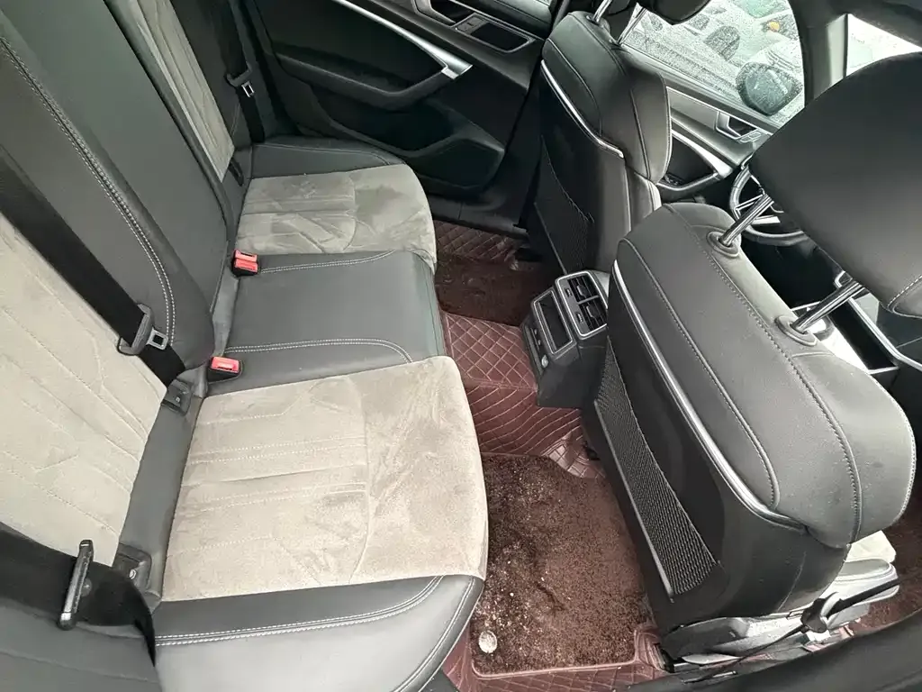 Audi A6L 2023 из CN, фото 2