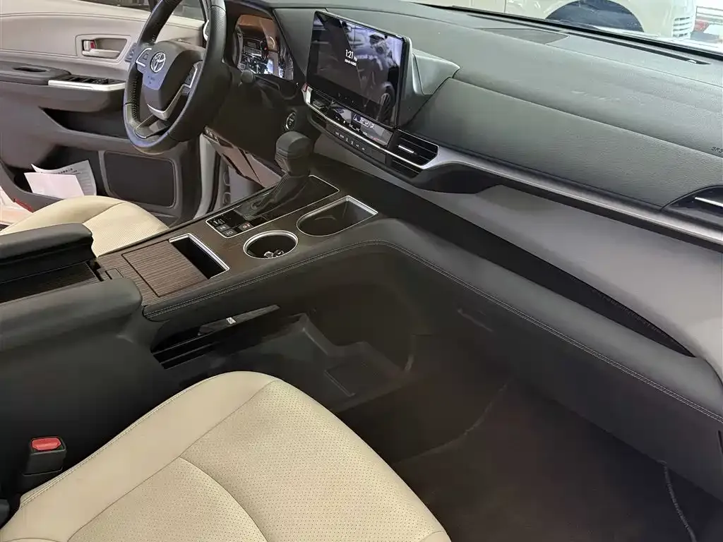 Toyota Sienna 2024 из CN, фото 8