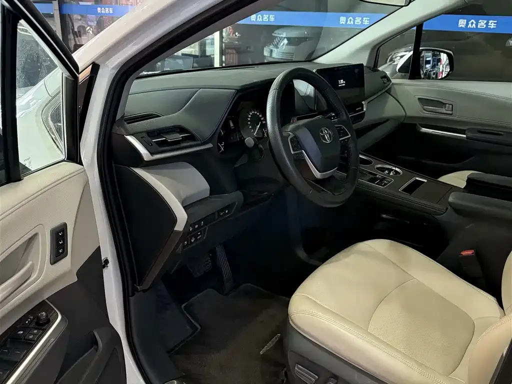 Toyota Sienna 2024 из CN, фото 3