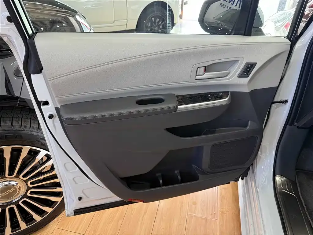 Toyota Sienna 2024 из CN, фото 6