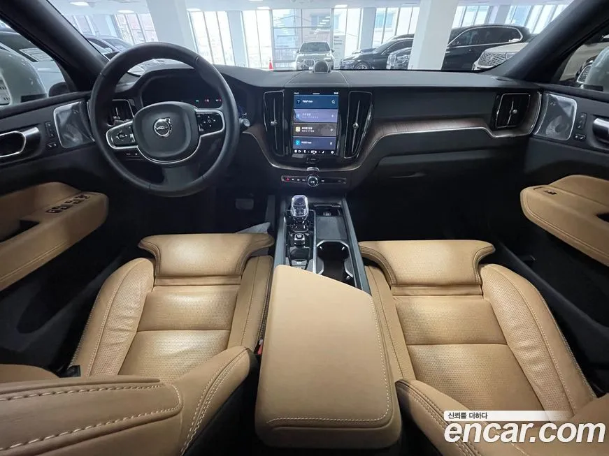 Volvo XC60 — фото 10