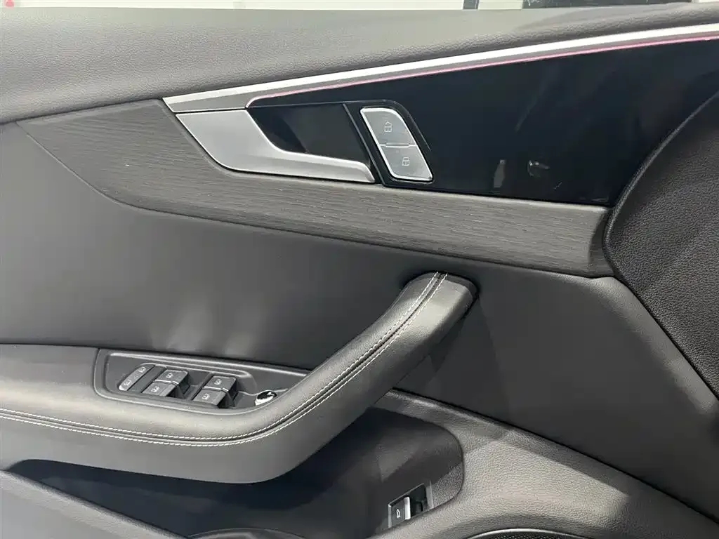 Audi A4L 2024 из CN, фото 9