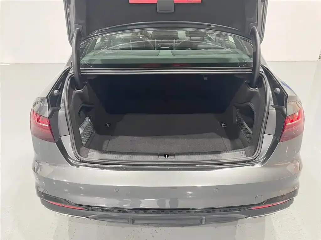 Audi A4L 2024 из CN, фото 4