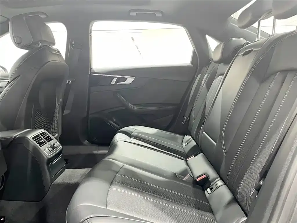 Audi A4L 2024 из CN, фото 8
