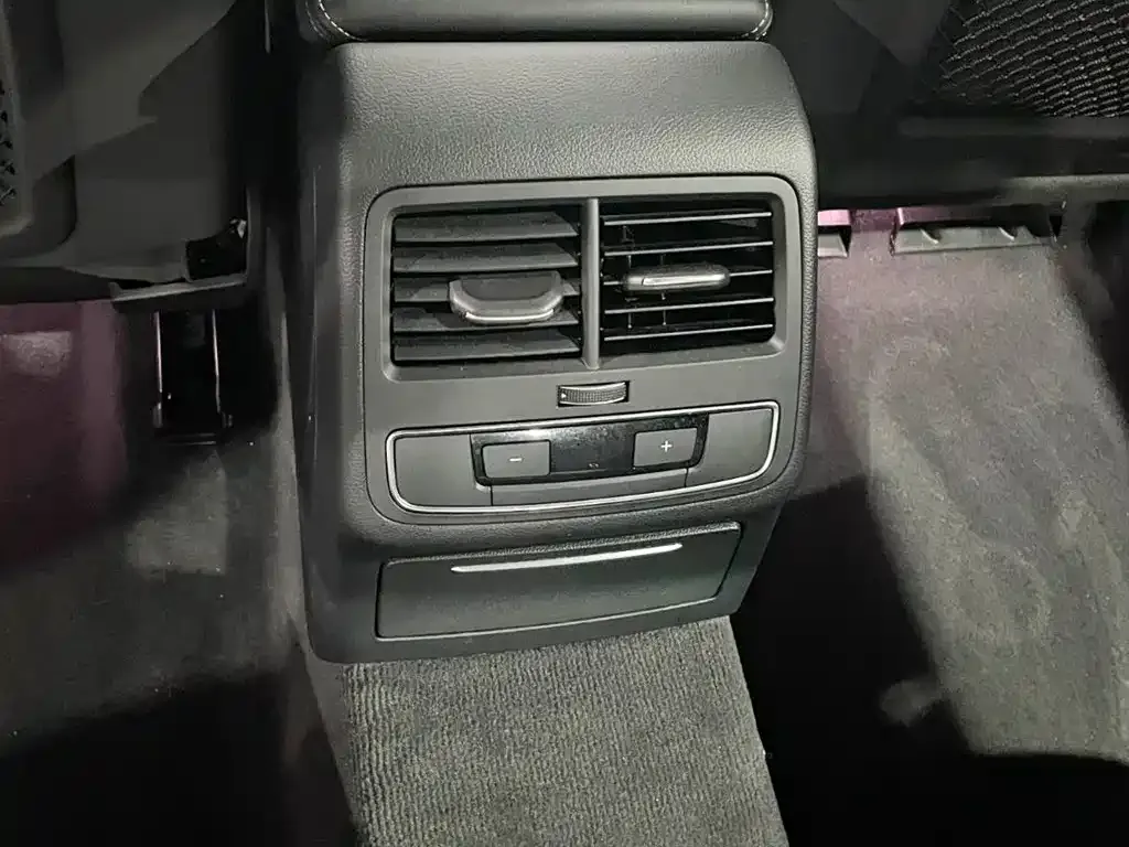 Audi A4L 2024 из CN, фото 10