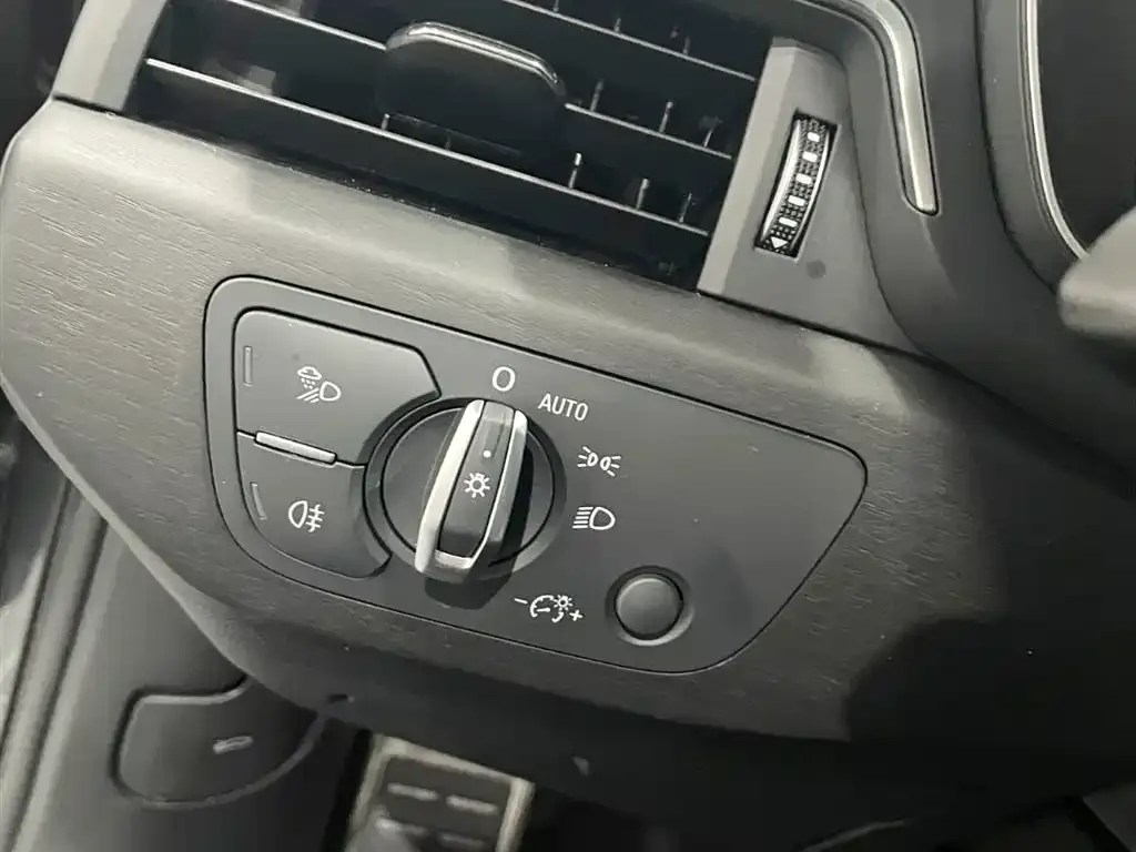 Audi A4L 2024 из CN, фото 3