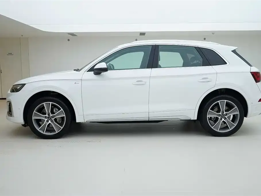 Audi Q5L 2022 из CN, фото 5