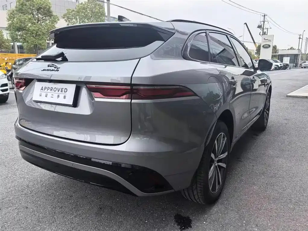 Jaguar F-PACE — фото 10