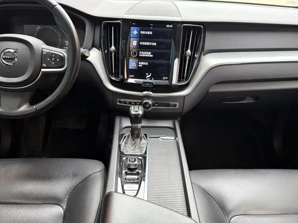 Volvo XC60 — фото 4