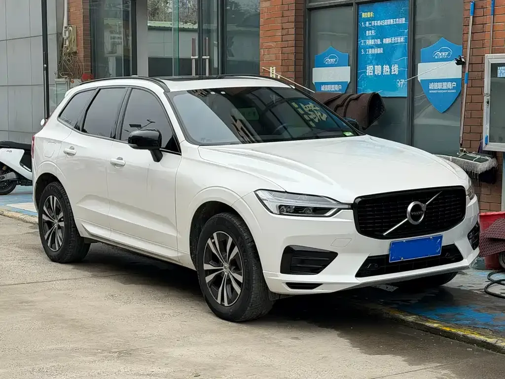 Volvo XC60 — фото 7