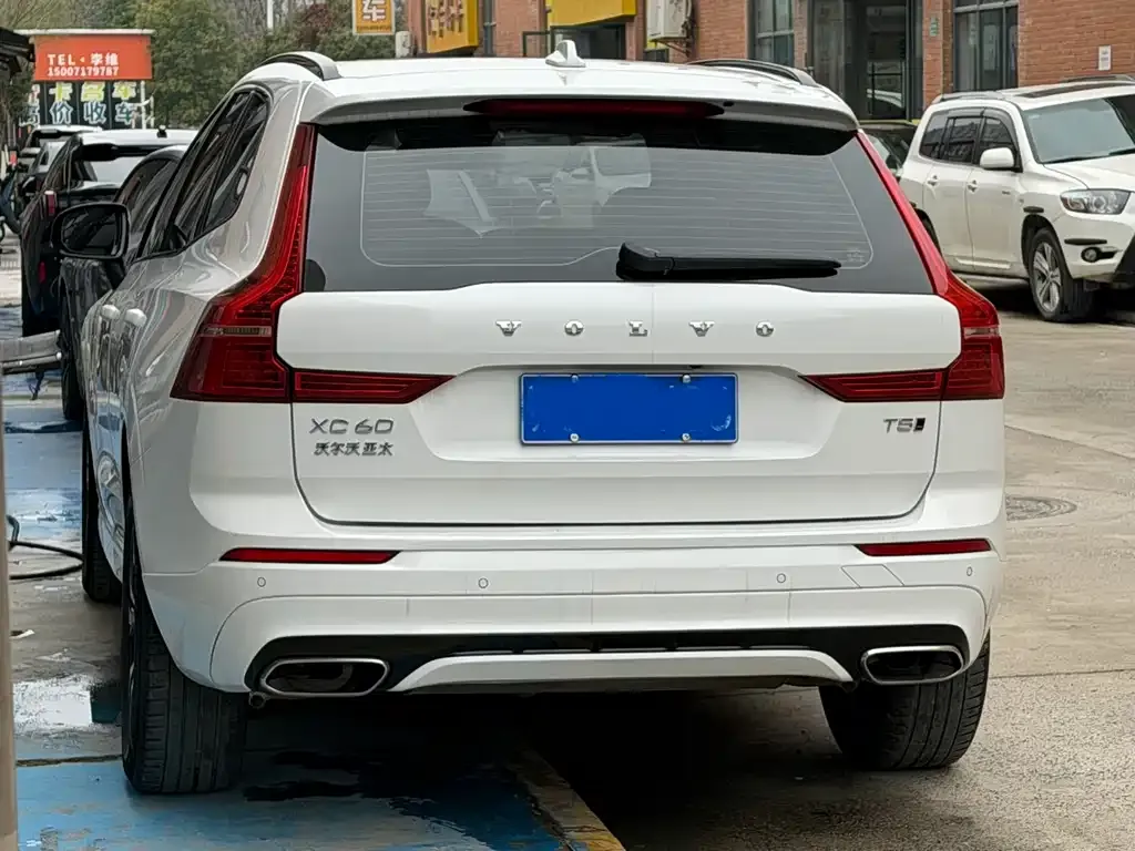 Volvo XC60 — фото 10