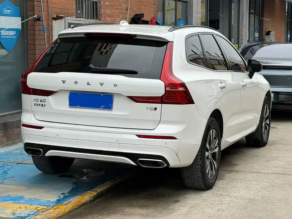 Volvo XC60 — фото 5