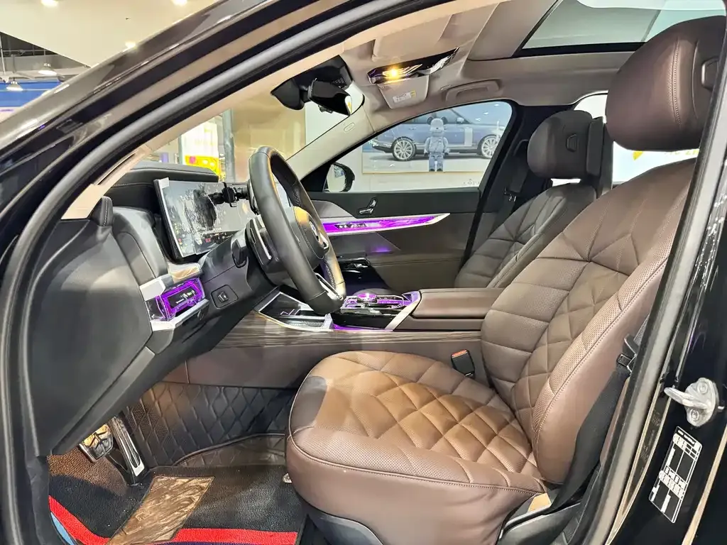 BMW 7 Series 2024 из CN, фото 2