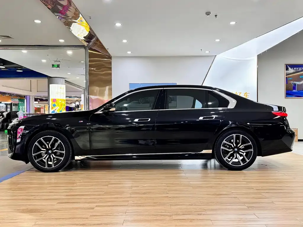 BMW 7 Series 2024 из CN, фото 3