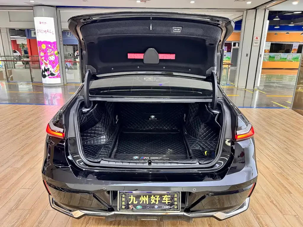 BMW 7 Series 2024 из CN, фото 4