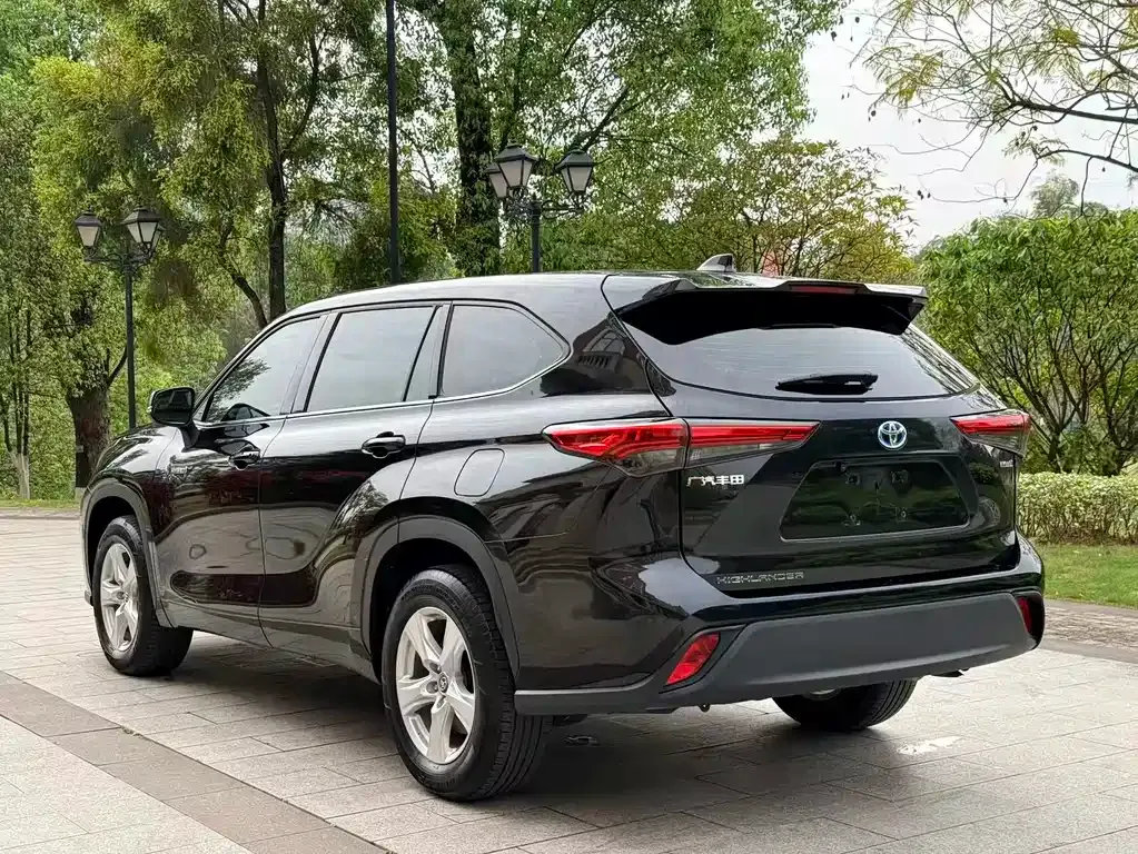 Toyota Highlander — фото 10