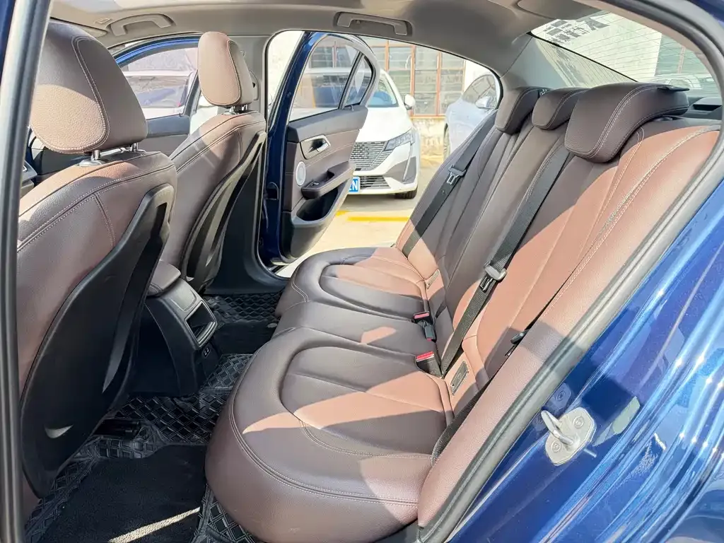 BMW 1 Series 2021 из CN, фото 9