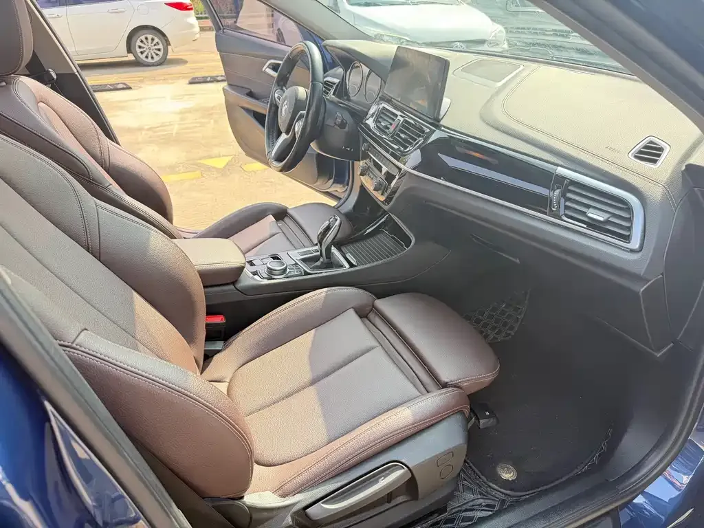 BMW 1 Series 2021 из CN, фото 3