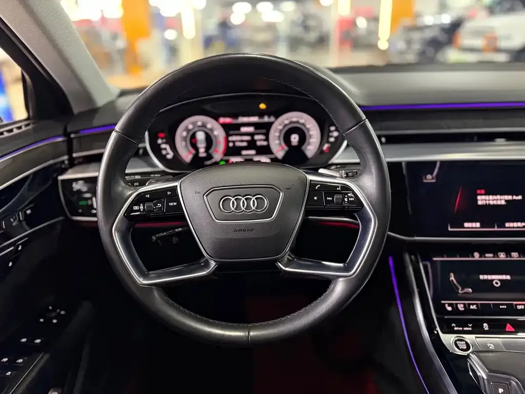 Audi A8 — фото 6