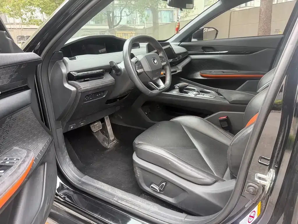 Changan UNI-V — фото 4