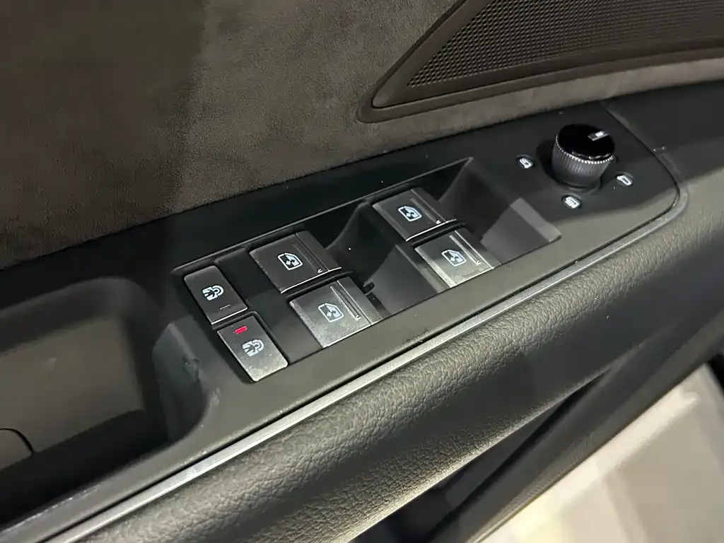 Audi A8 — фото 10