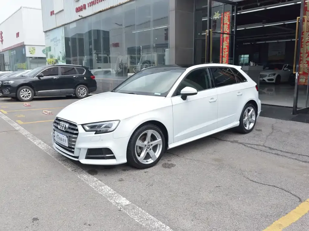 Audi A3 — фото 1