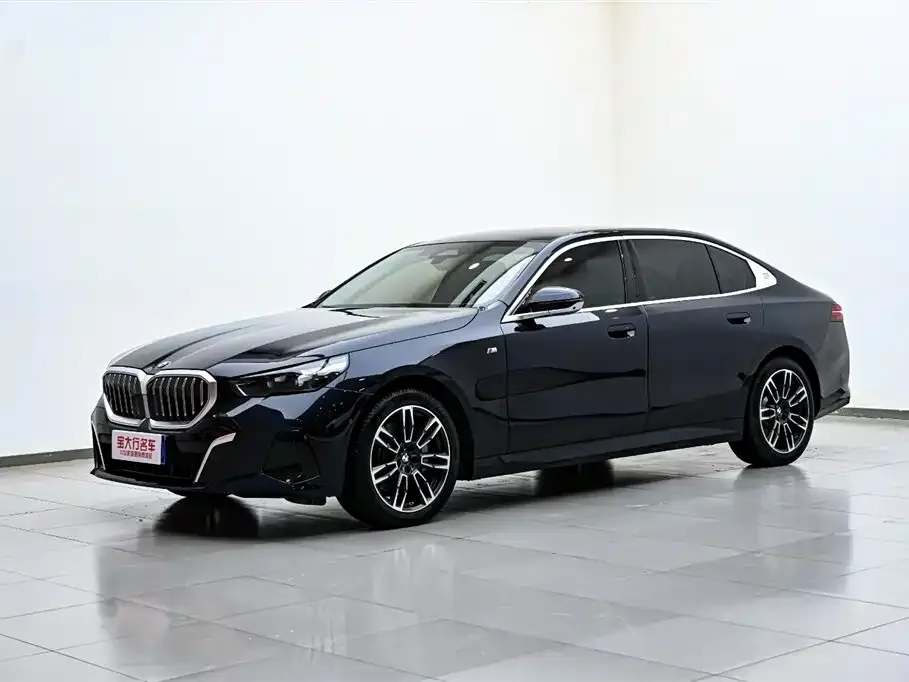 BMW 5 Series — фото 1