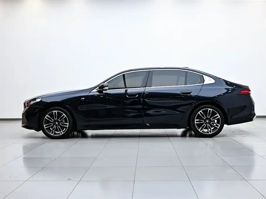 BMW 5 Series — фото 10