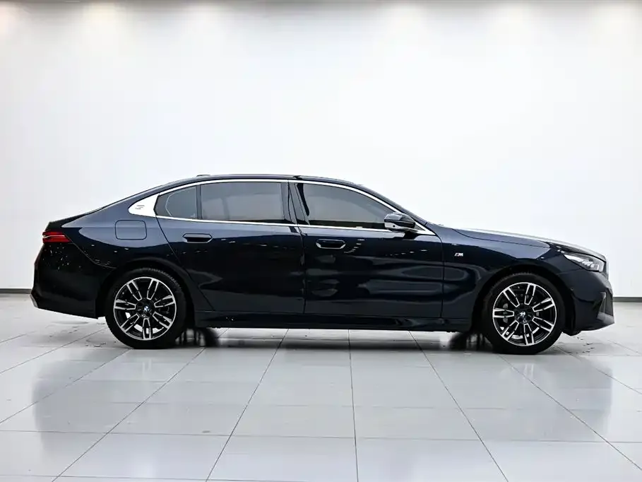 BMW 5 Series — фото 2