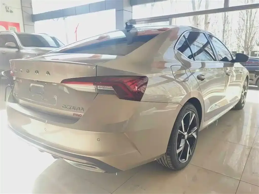 Skoda Octavia — фото 6