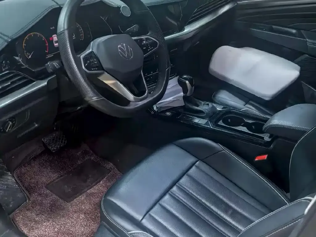 Volkswagen Passat 2023 из CN, фото 2