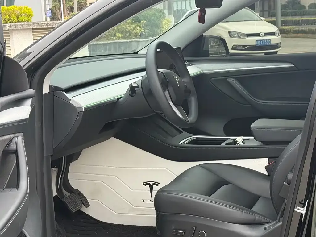 Tesla Model Y 2024 из CN, фото 8