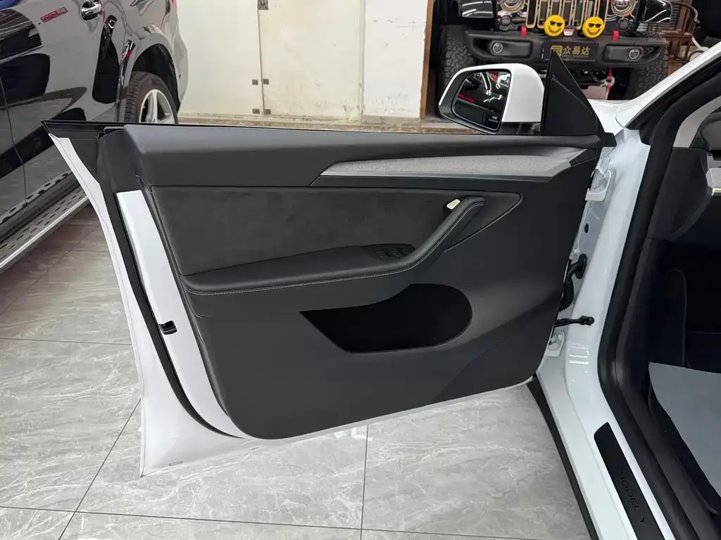 Tesla Model Y 2024 из CN, фото 3