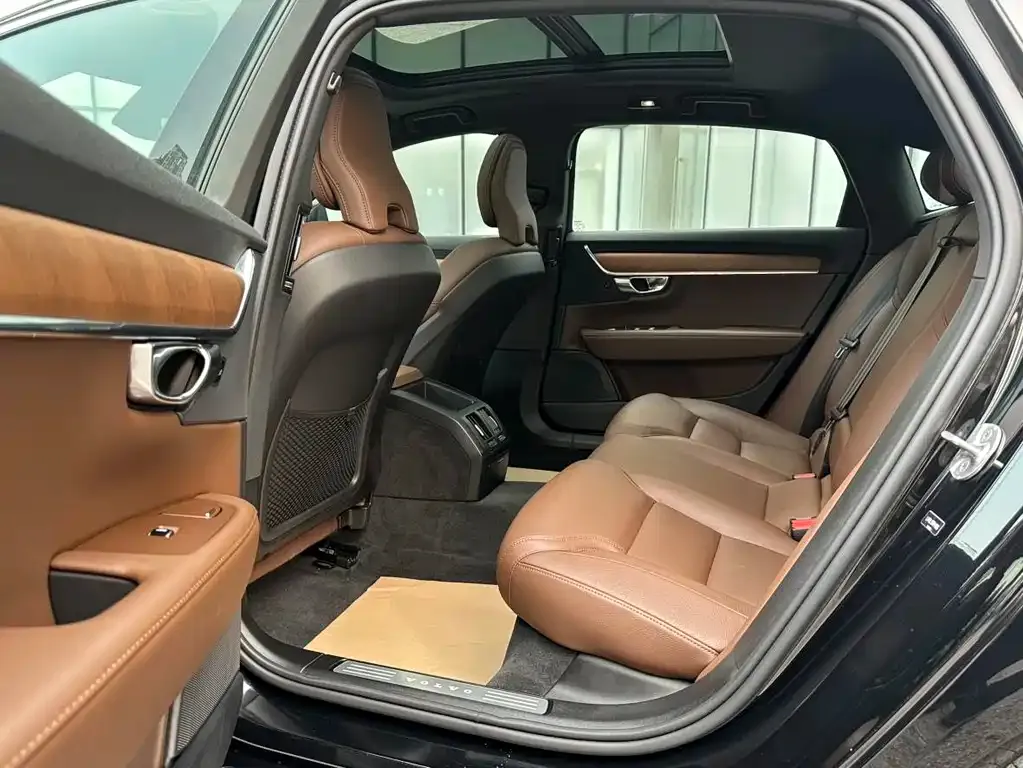 Volvo S90 2024 из CN, фото 2