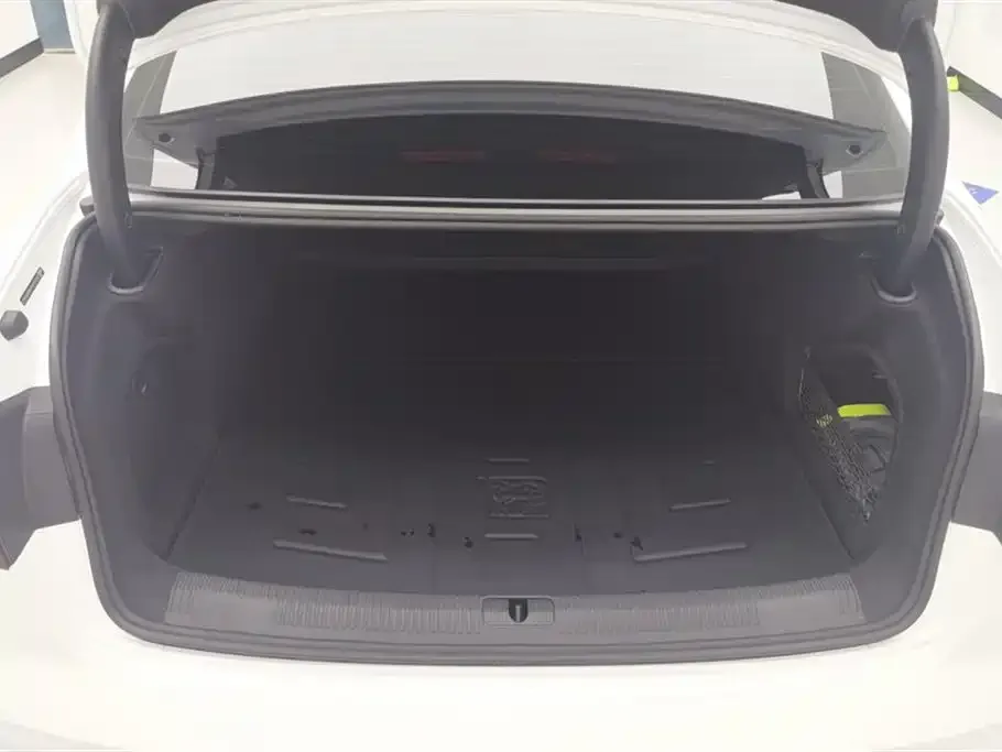 Audi A4L 2024 из CN, фото 2