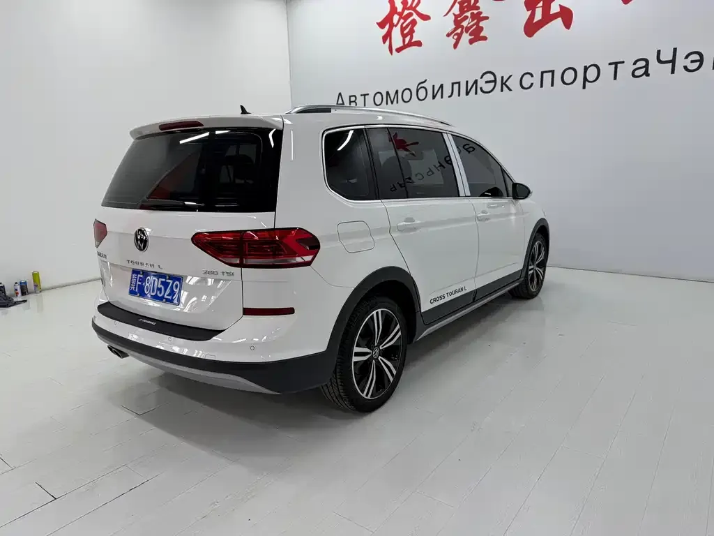 Volkswagen Touran 2021 из CN, фото 2