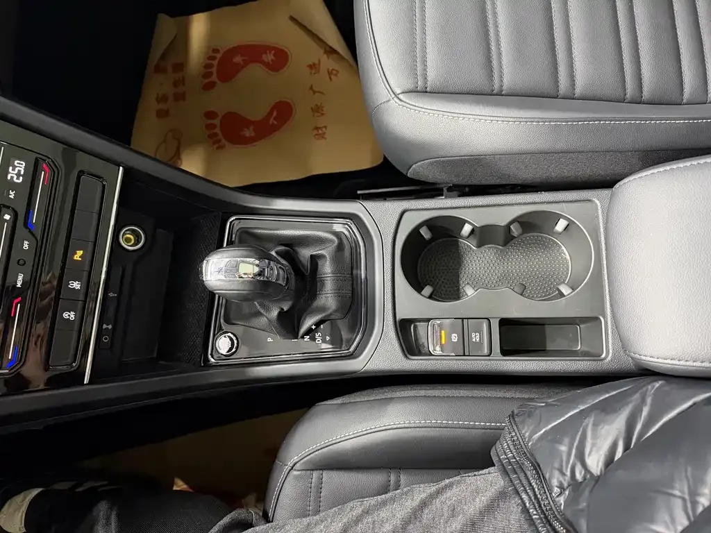 Volkswagen Touran 2021 из CN, фото 10