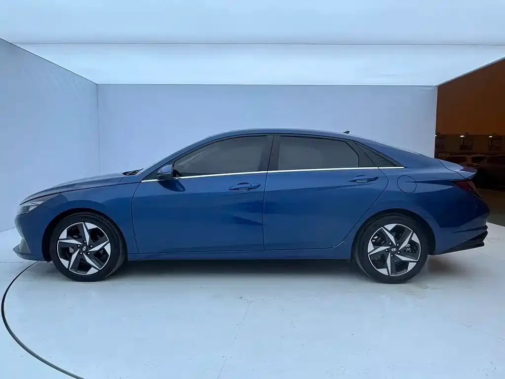 Hyundai Elantra — фото 2
