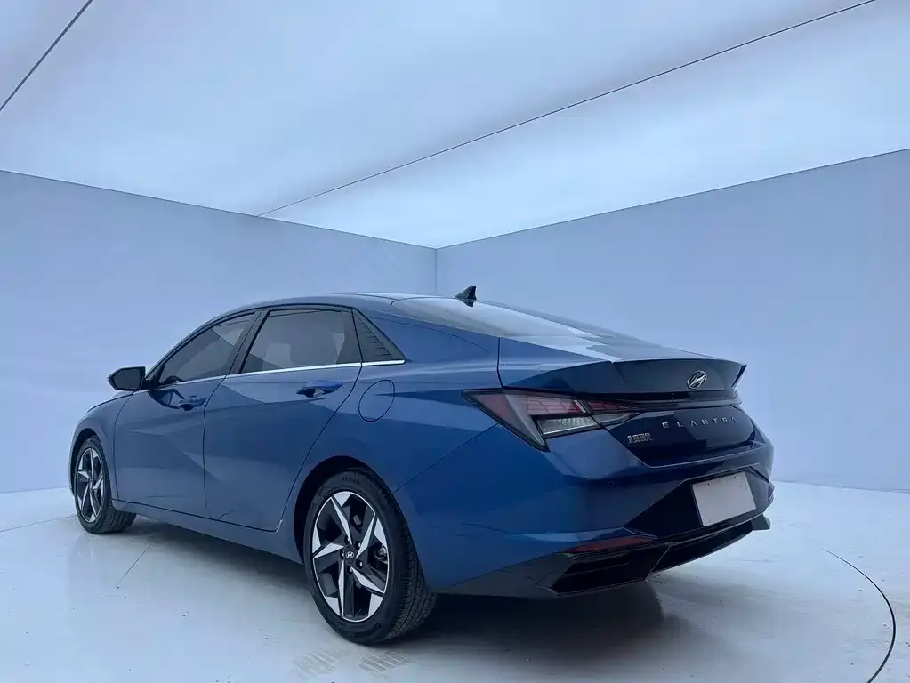 Hyundai Elantra — фото 3