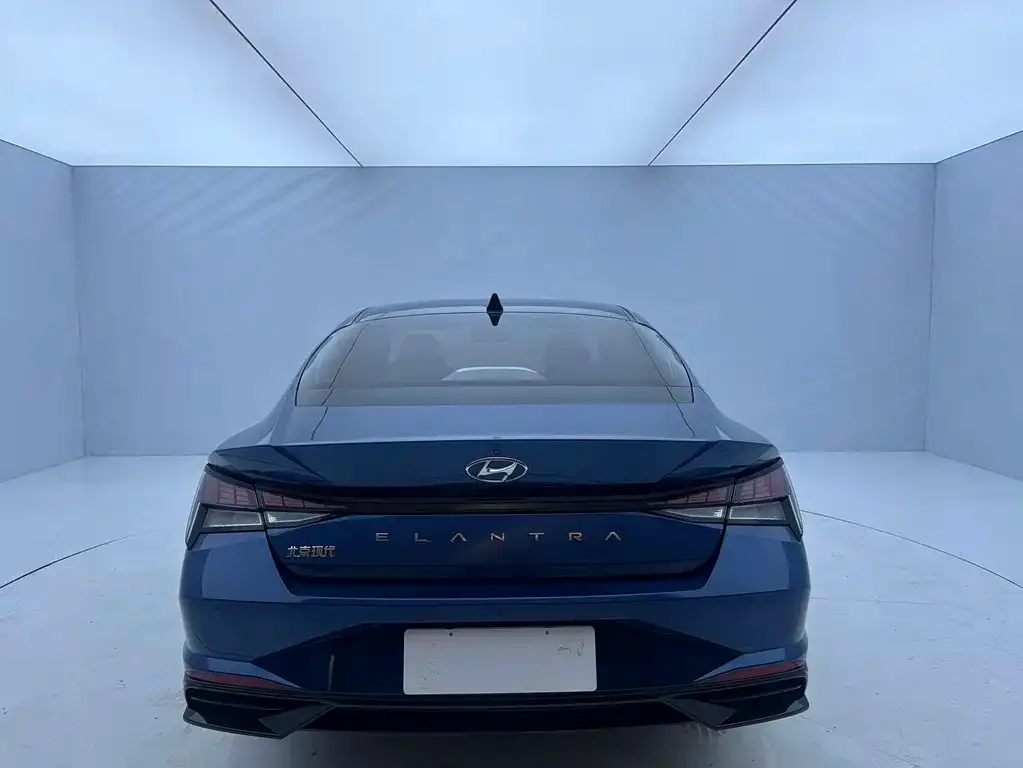 Hyundai Elantra — фото 7